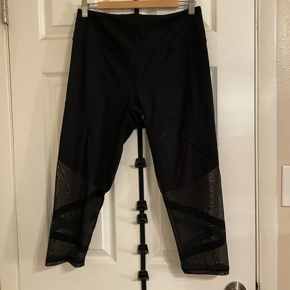 Victoria Secret Knockout Capri Mesh Legging
